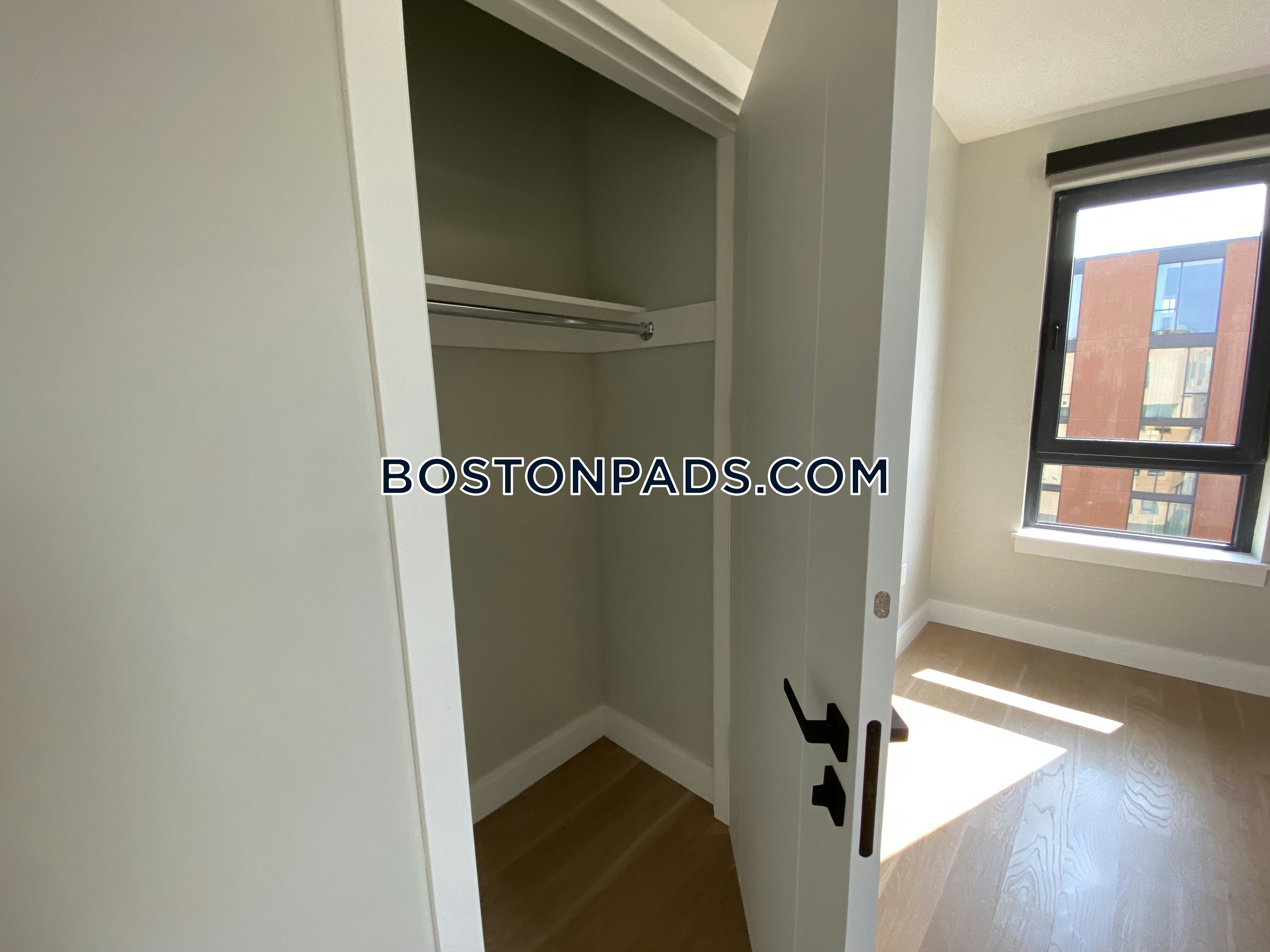 9 Central St. Photo 31