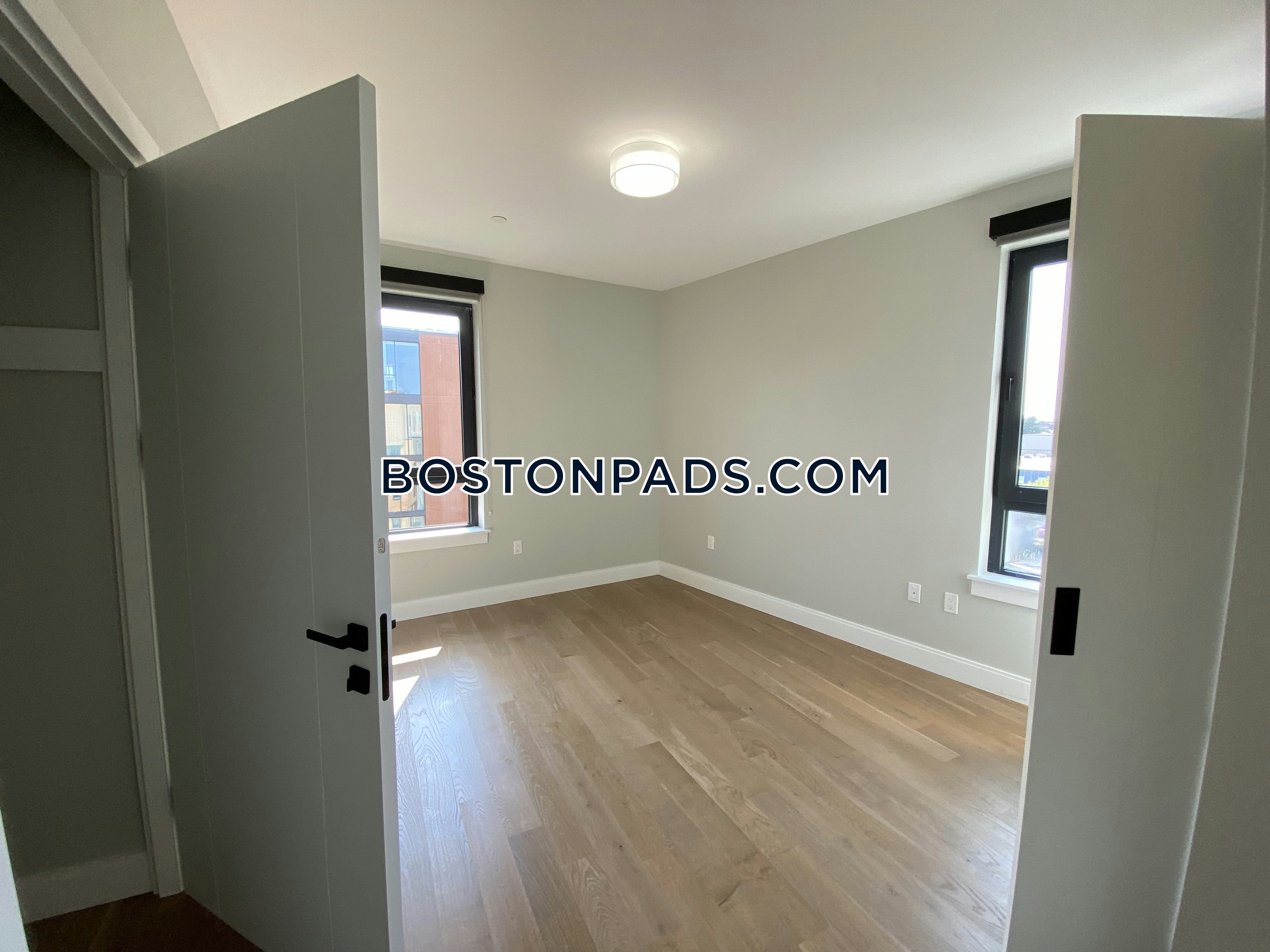 9 Central St. Photo 30