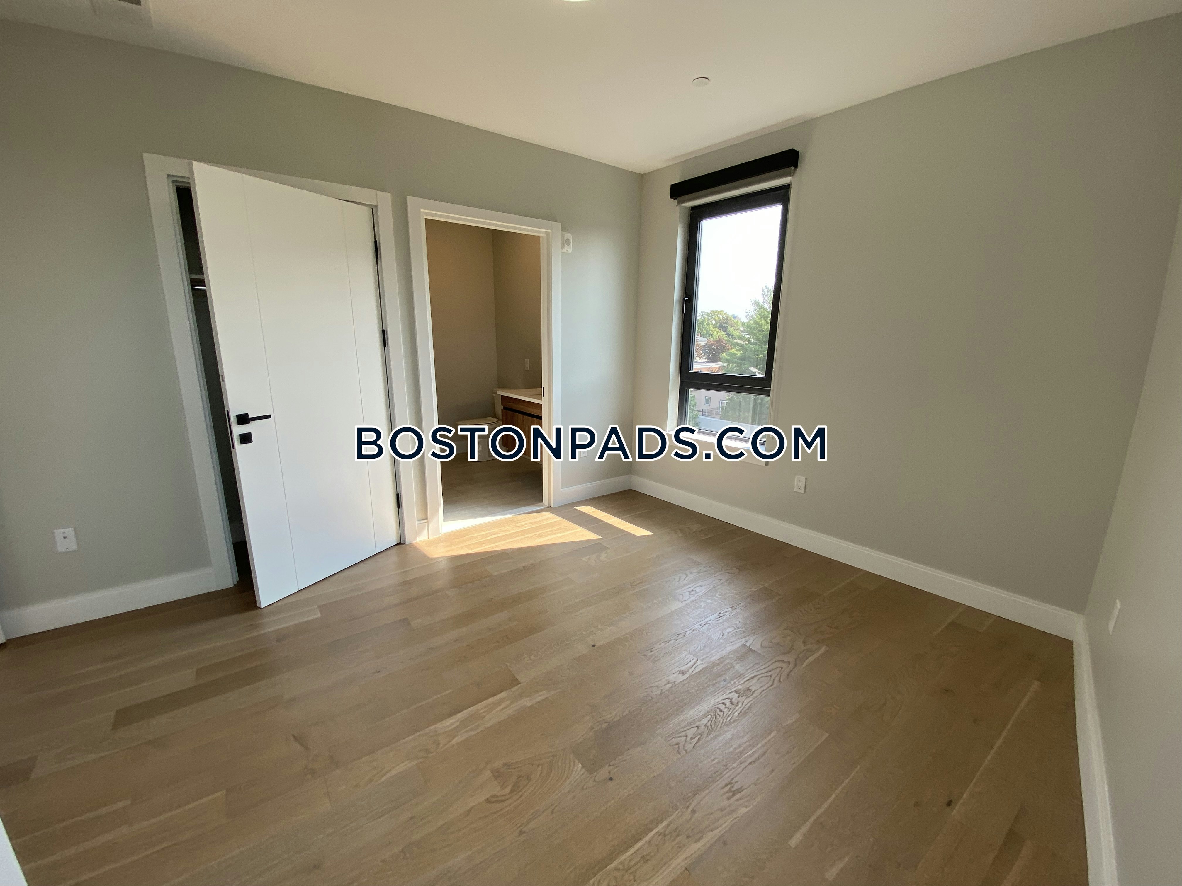 9 Central St. Photo 27