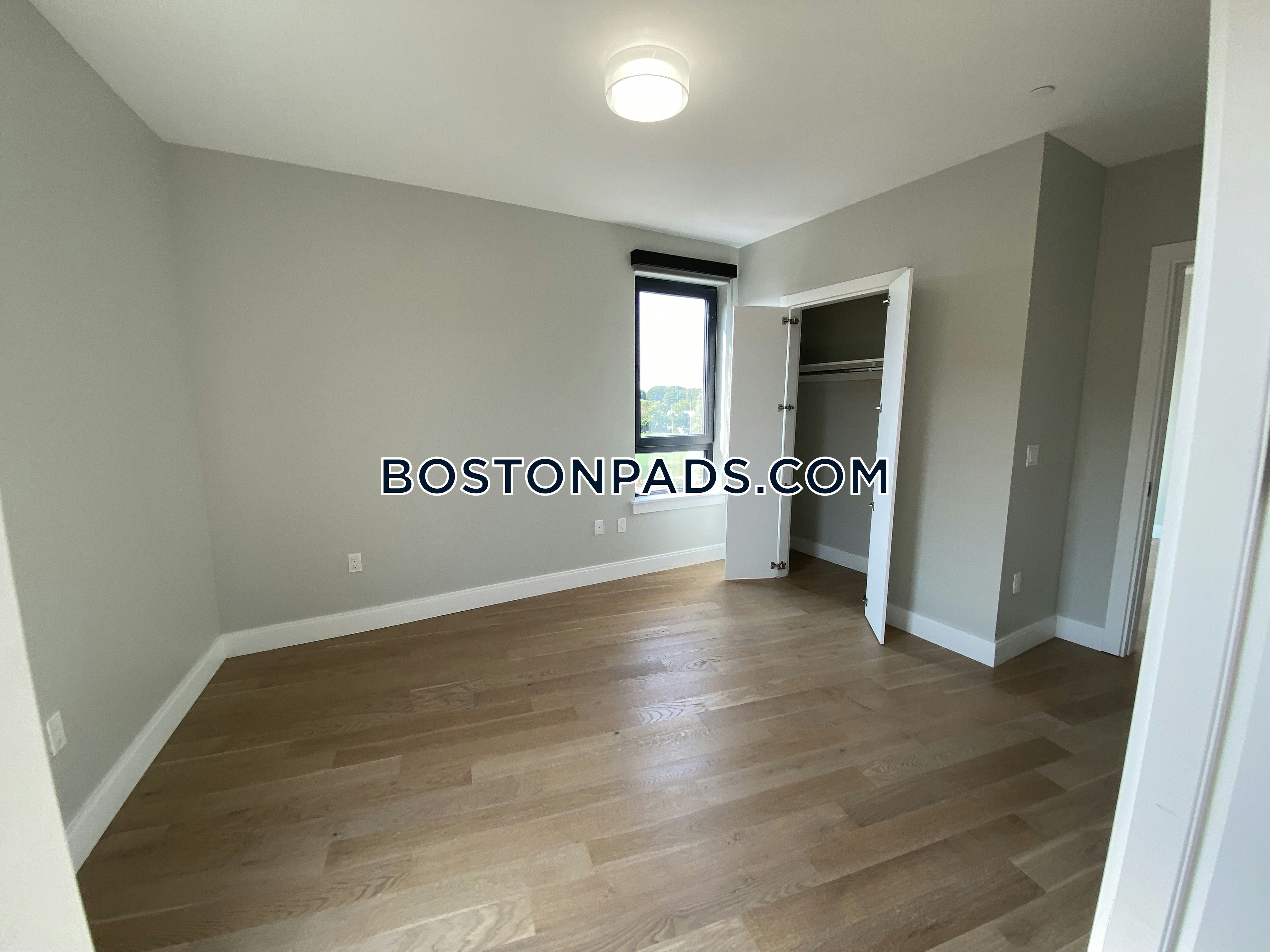 9 Central St. Photo 22