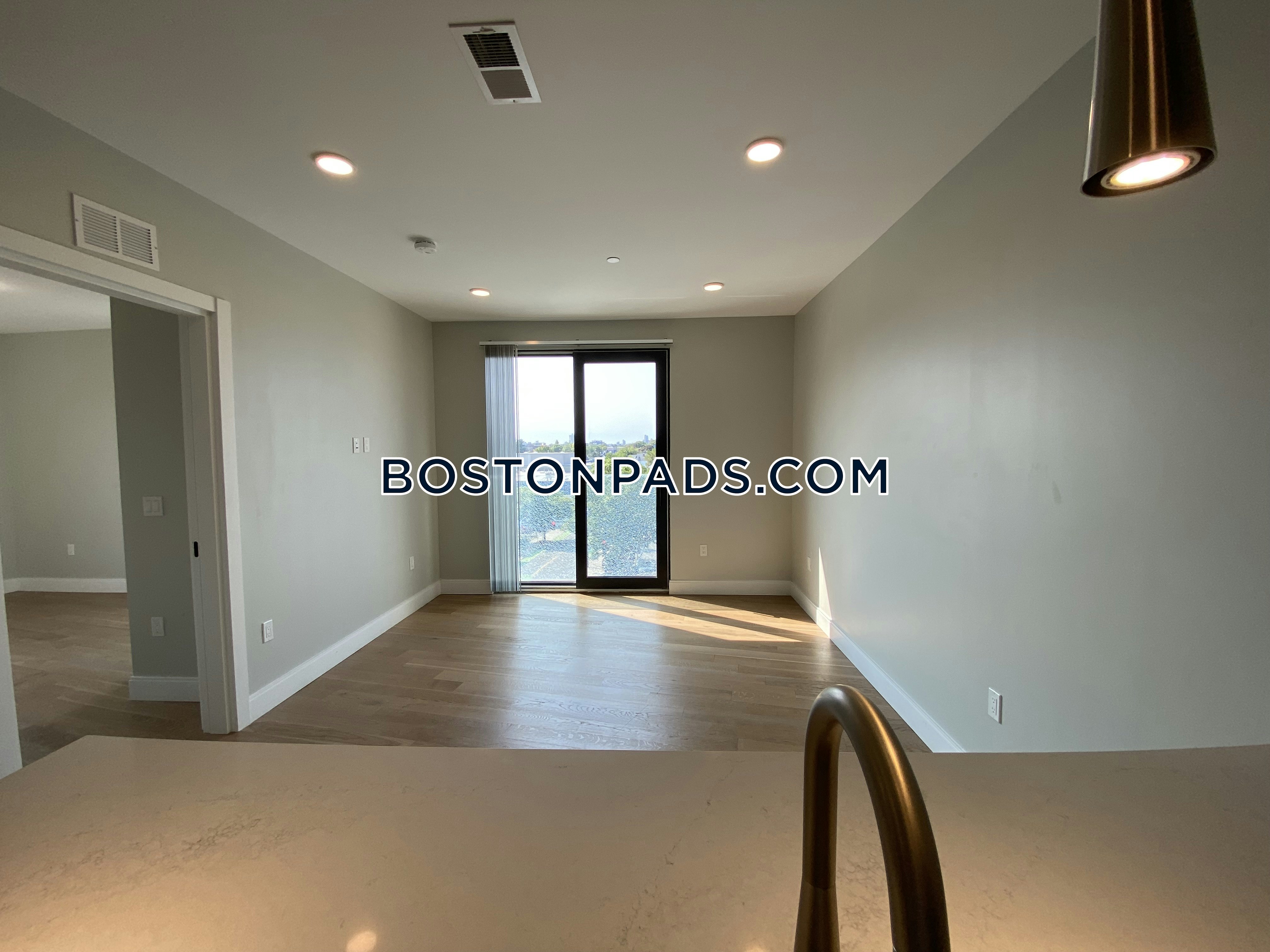 9 Central St. Photo 41