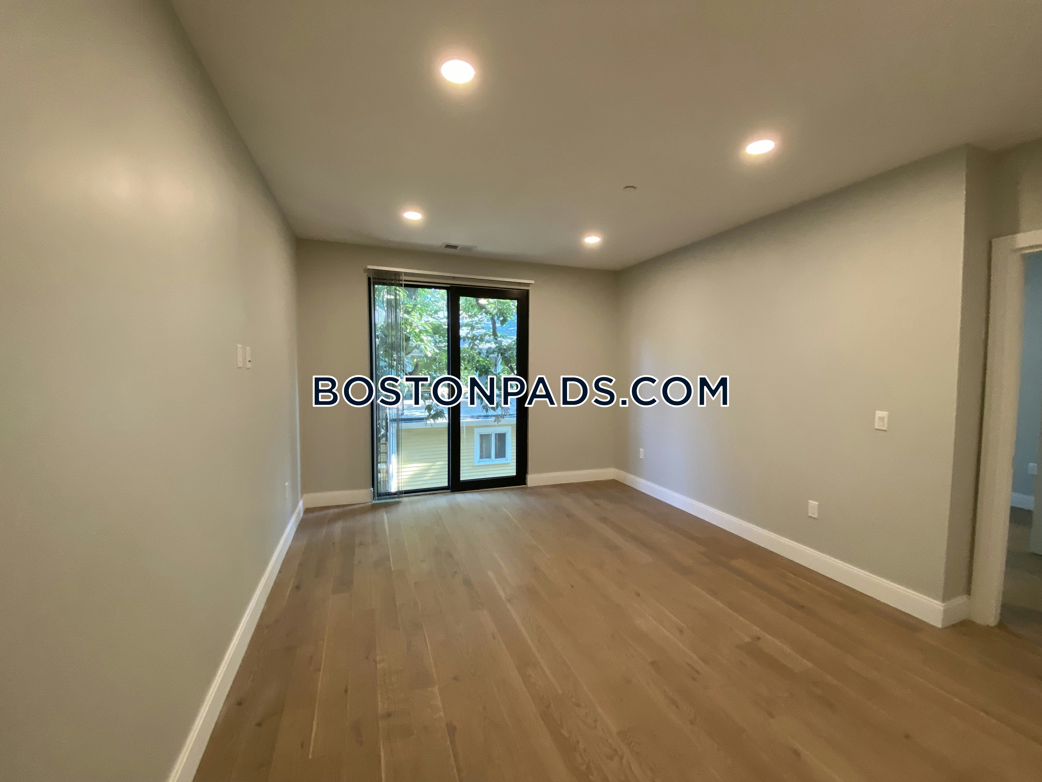 9 Central St. Photo 18