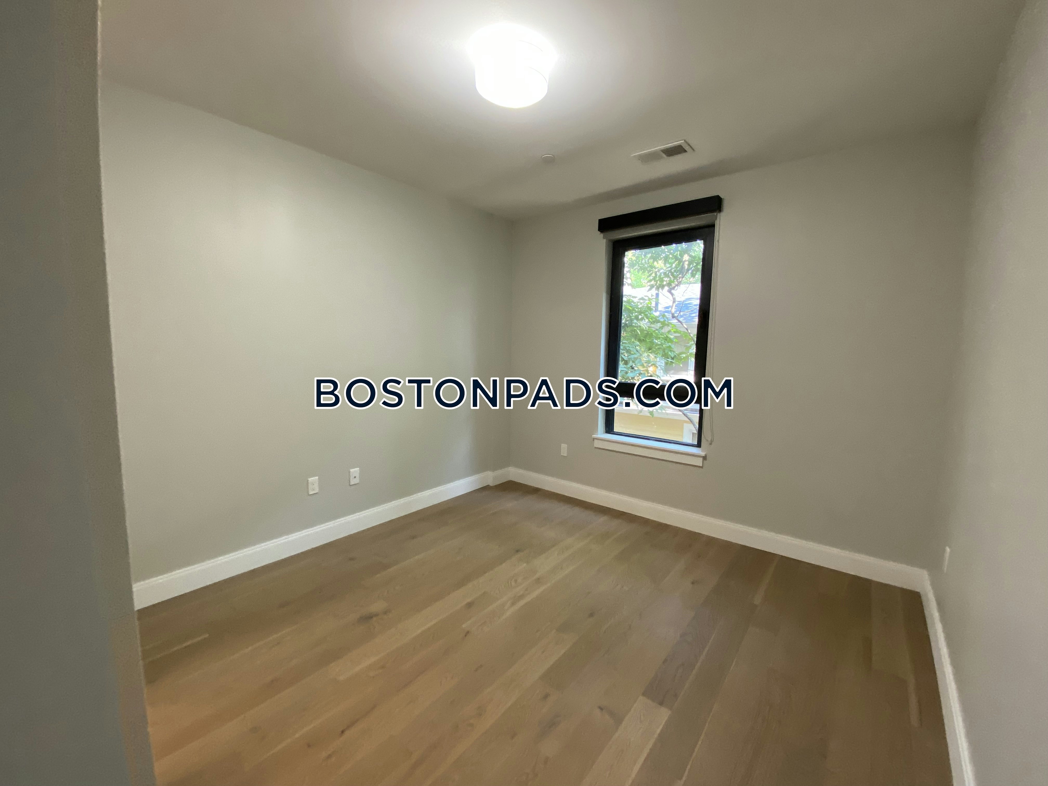 9 Central St. Photo 15