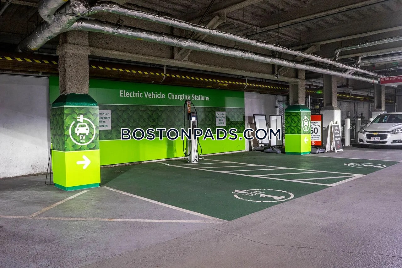 Fenway Triangle Photo 50