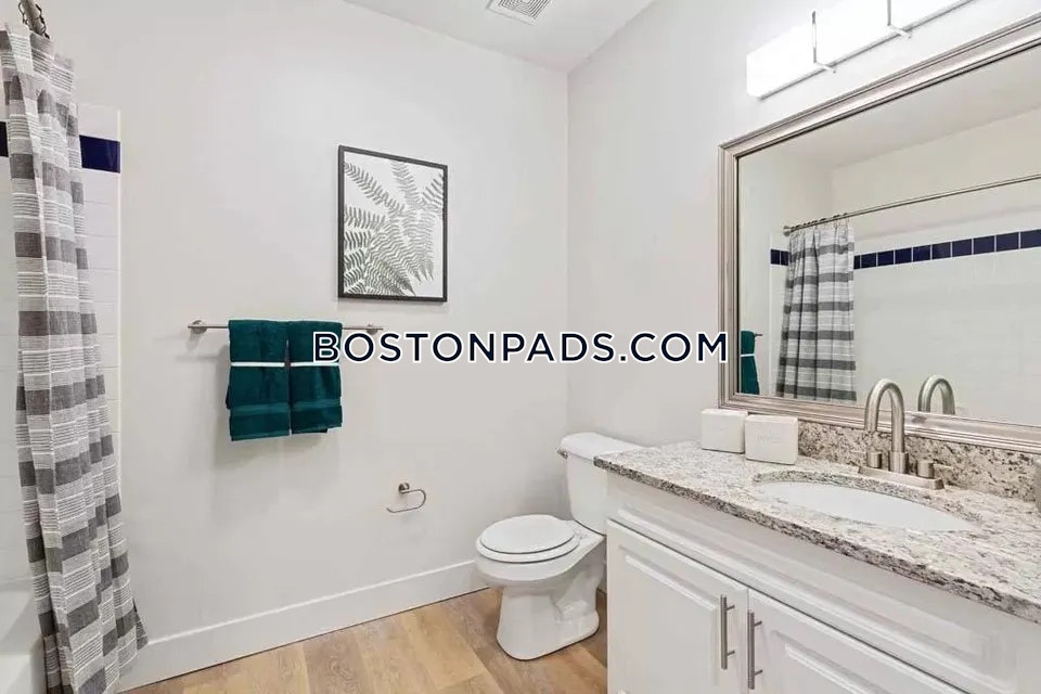 Sofi at Salem Station Photo 25