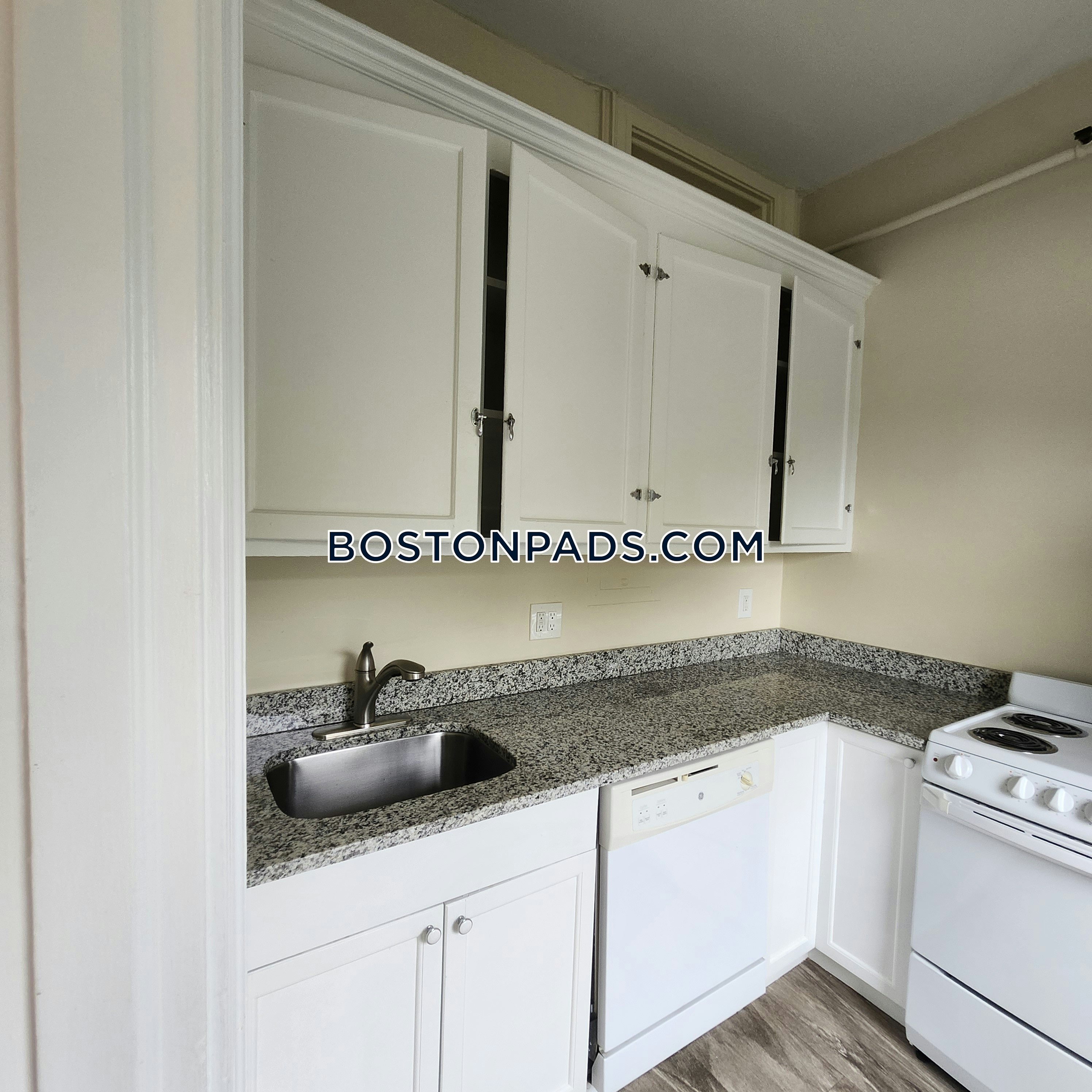 Princeton on Beacon St. Photo 27