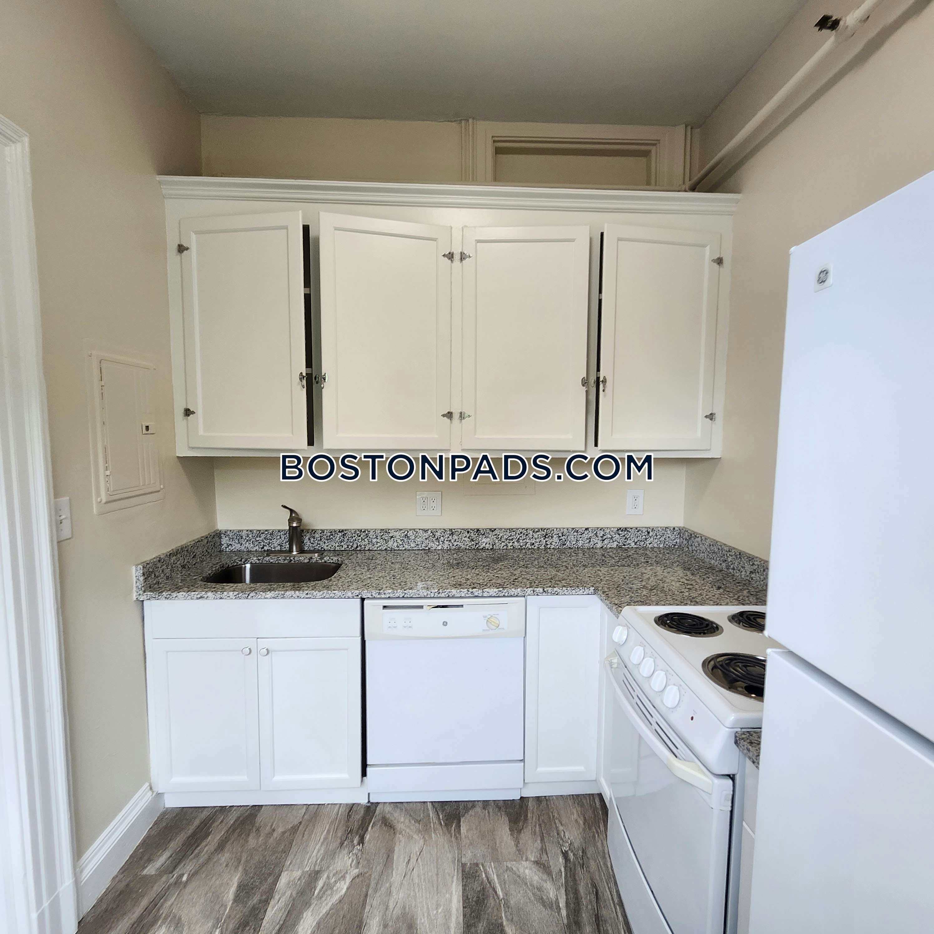 Princeton on Beacon St. Photo 19