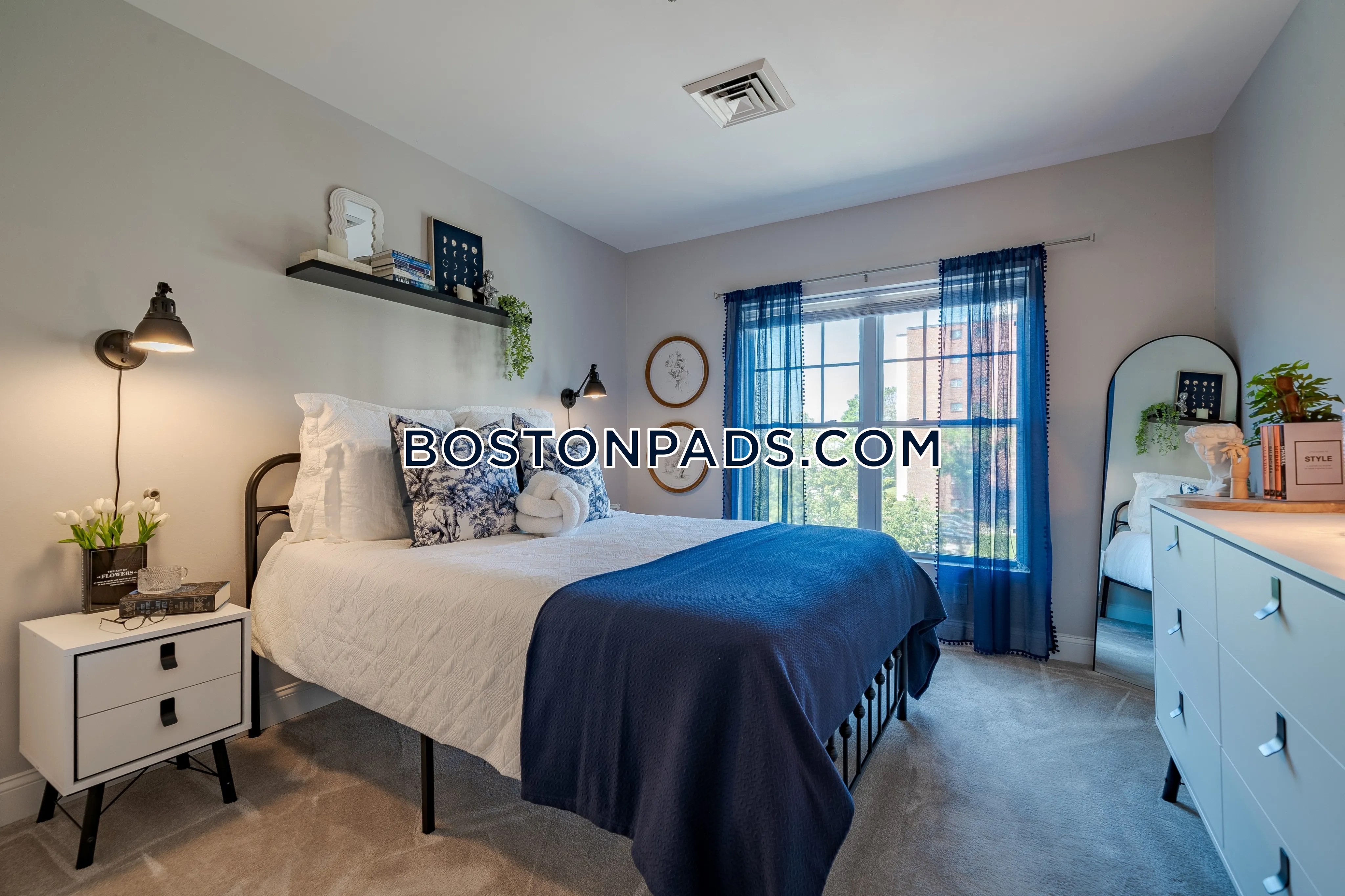 Wellington Place Photo 2