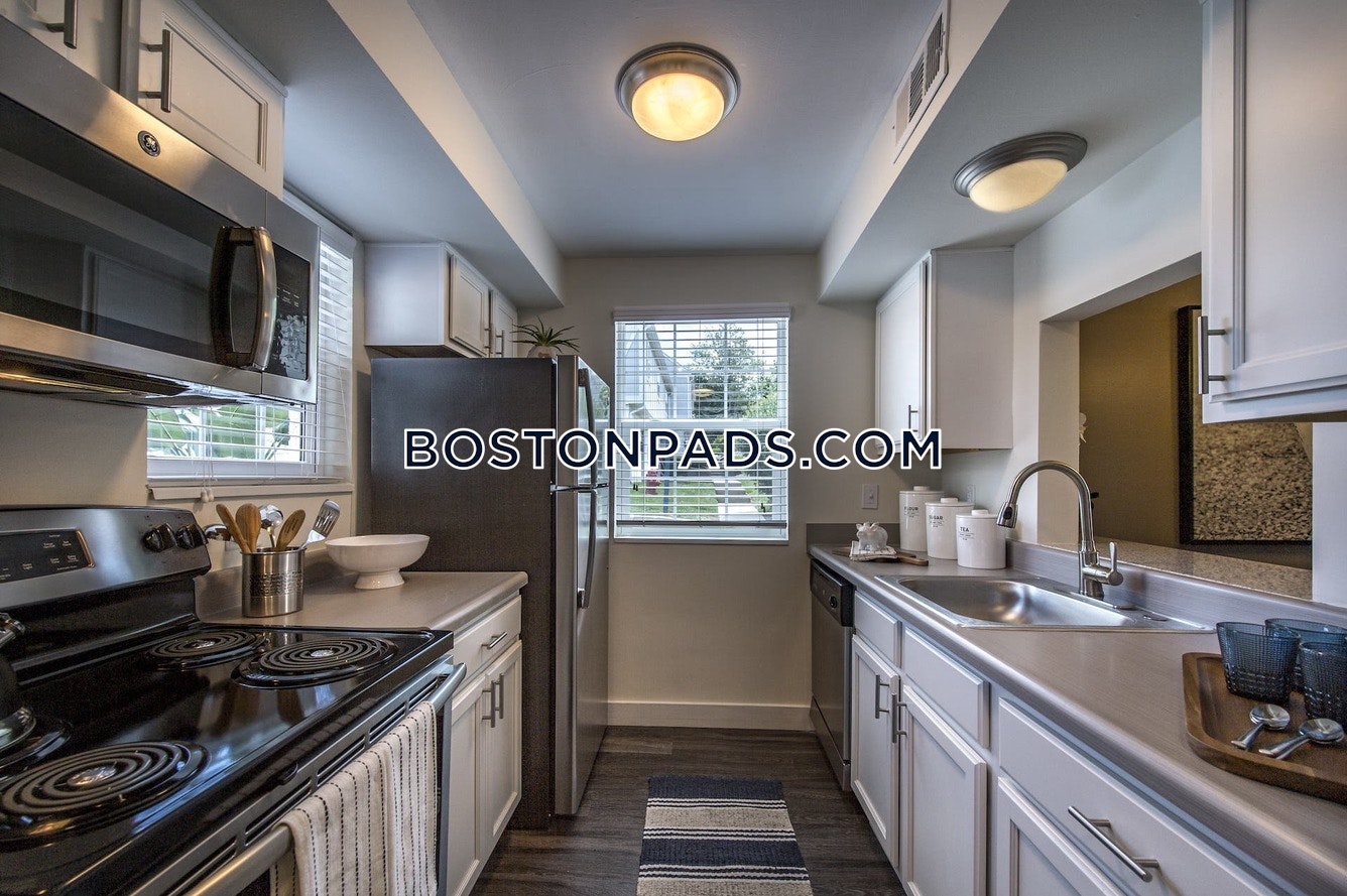 Halstead Beverly Townhomes Photo 20