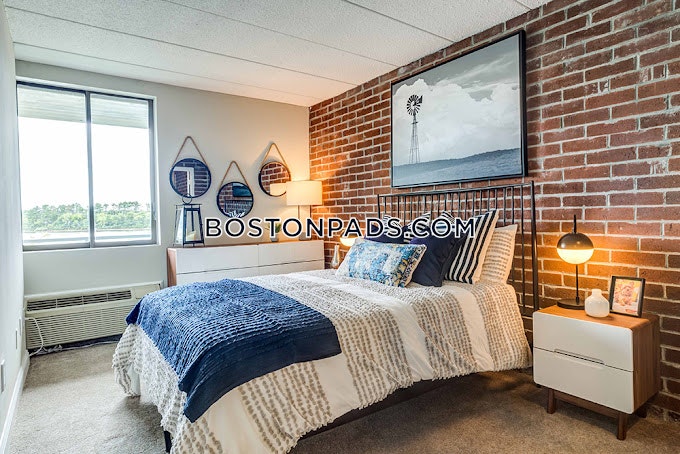 The Green at 9 and 90 Photo 9