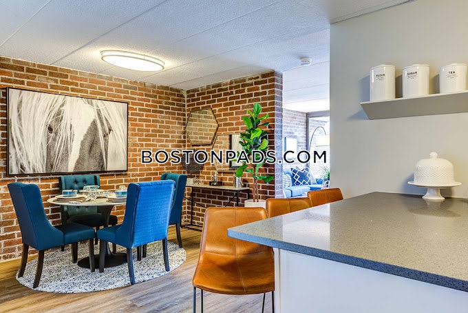 The Green at 9 and 90 Photo 21