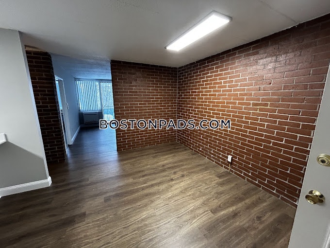 The Green at 9 and 90 Photo 11