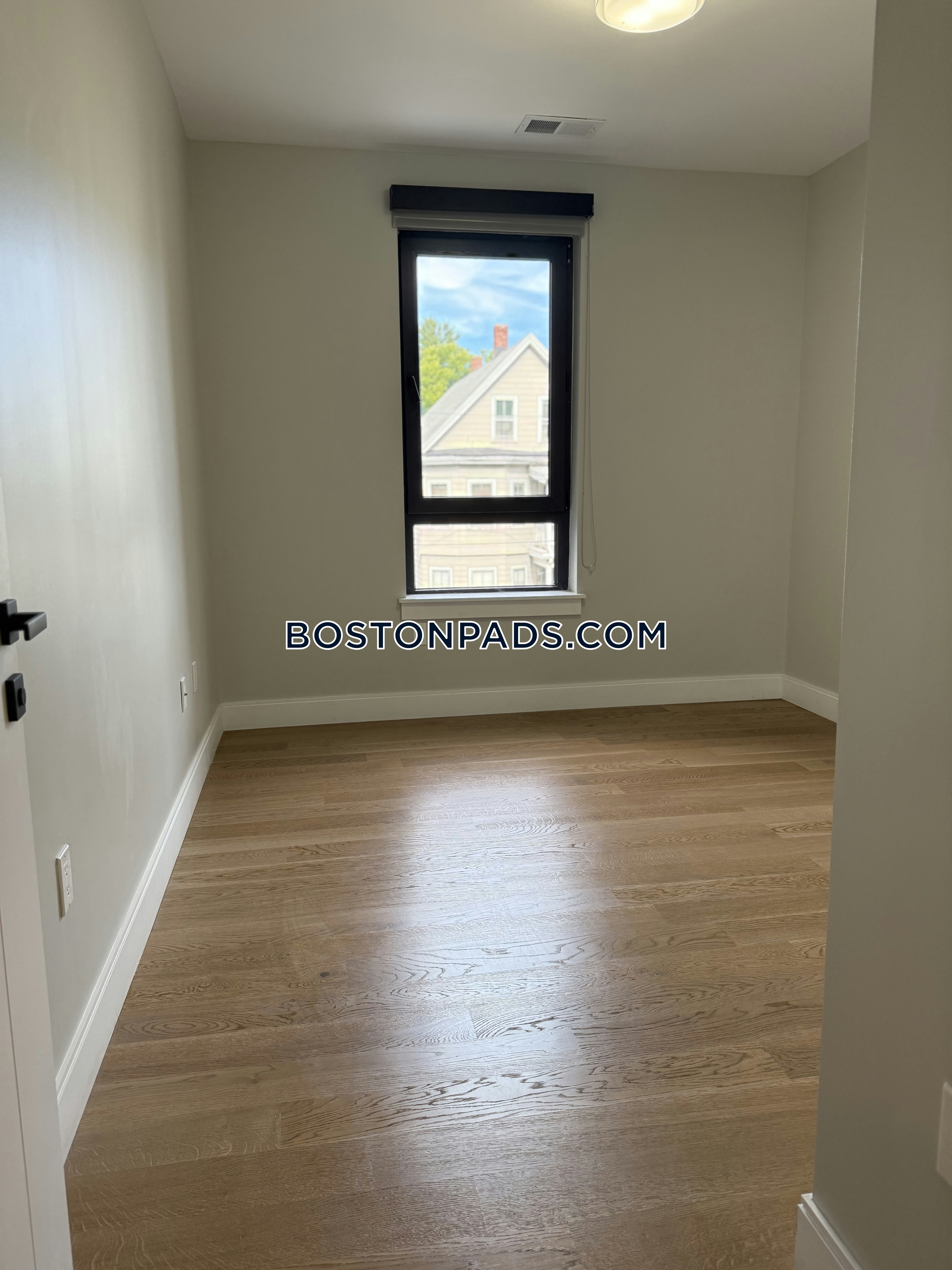 9 Central St. Photo 39