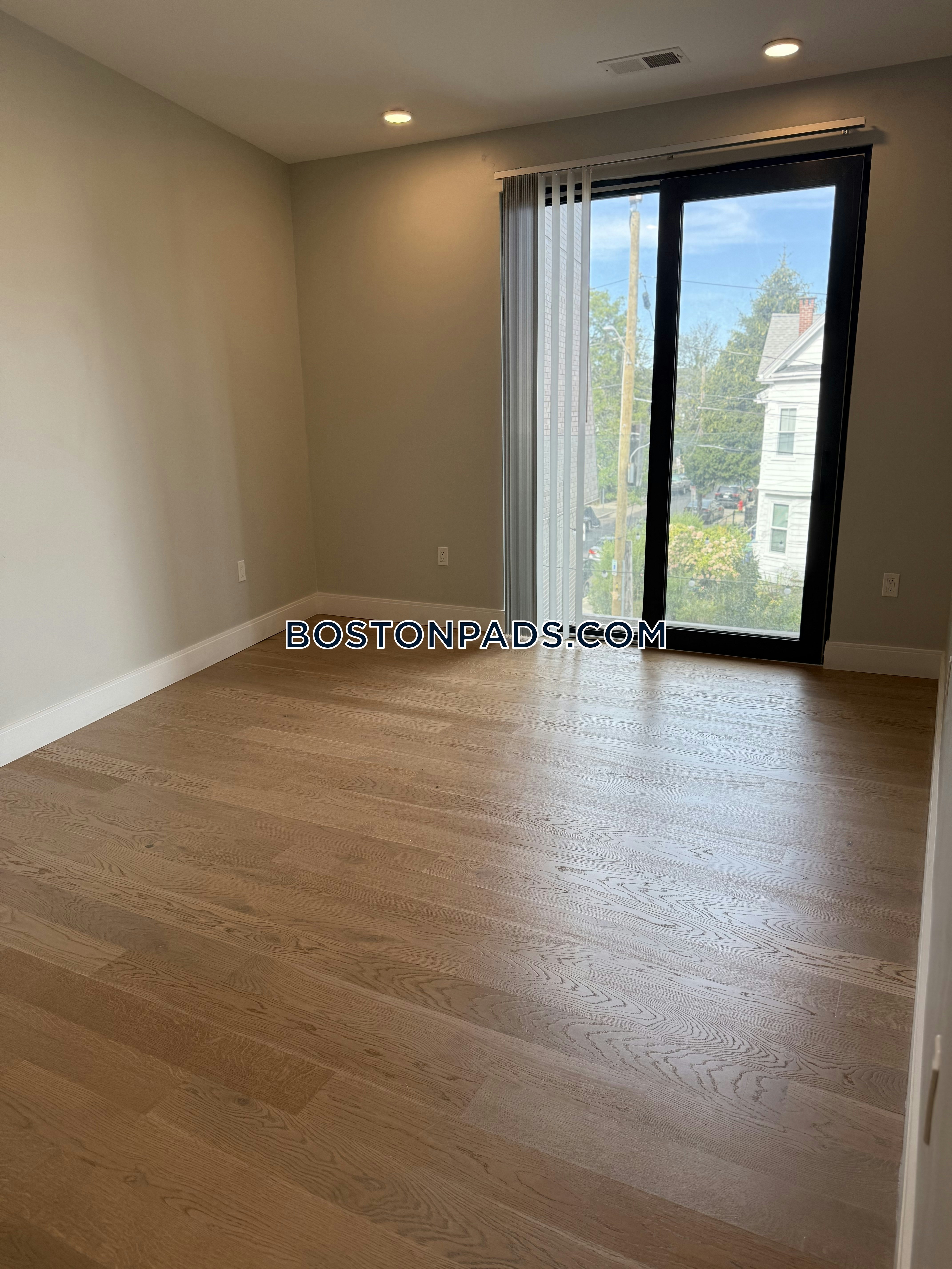 9 Central St. Photo 59