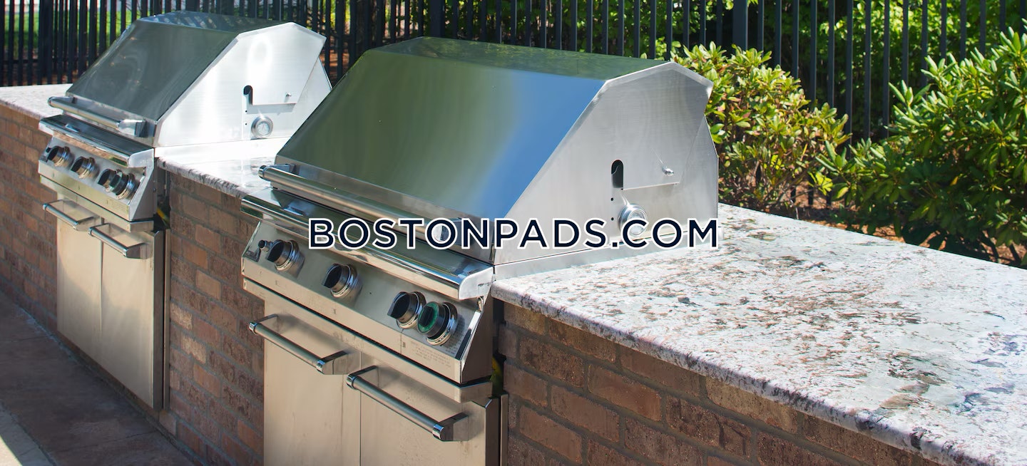 Avalon at Bedford Center Photo 20