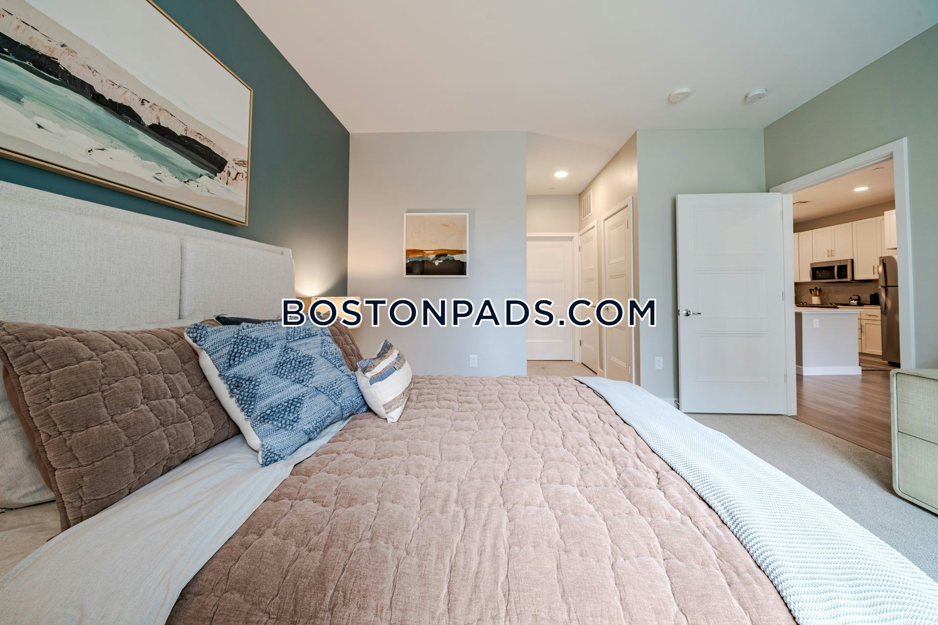 Aster at the Summit Photo 4