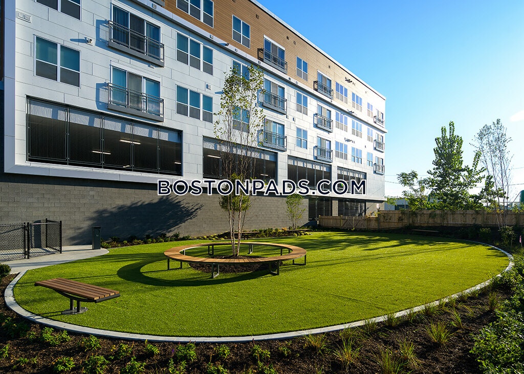 V2 Apartments Photo 8