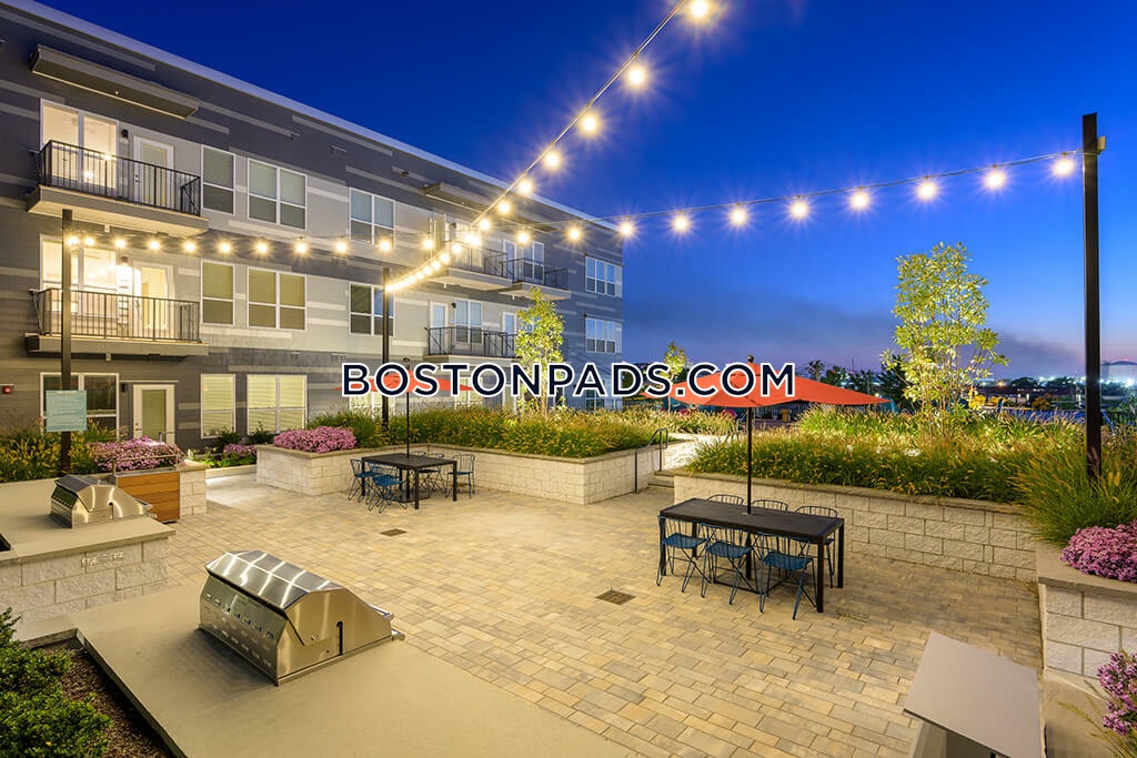 V2 Apartments Photo 3