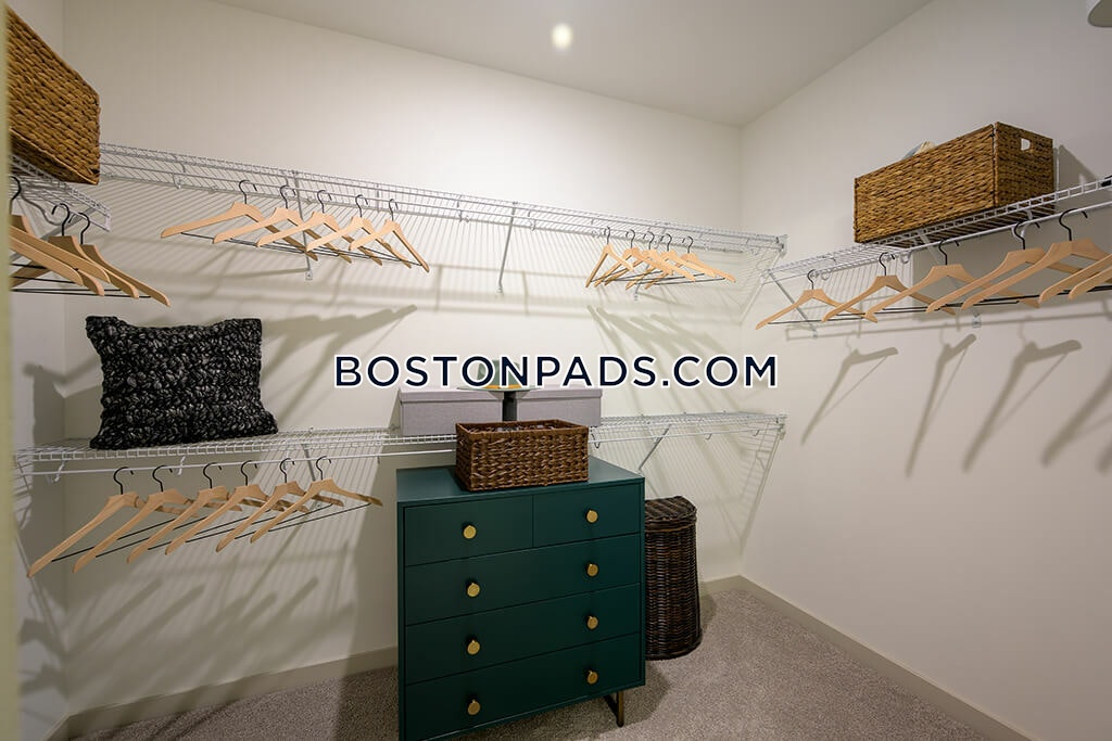 V2 Apartments Photo 33