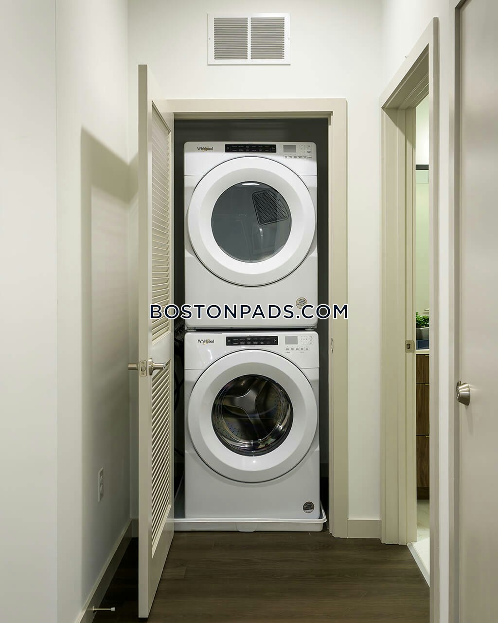 V2 Apartments Photo 12