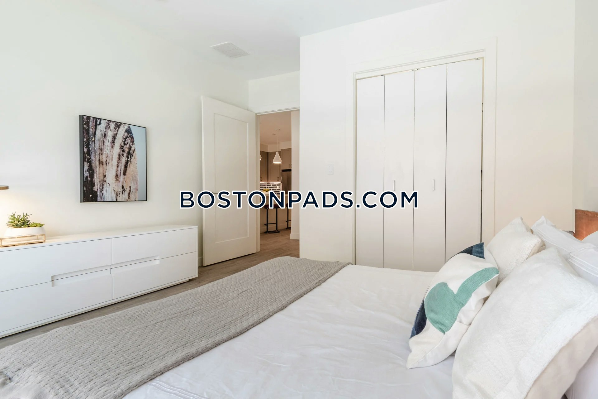 Holmes Beverly Photo 7