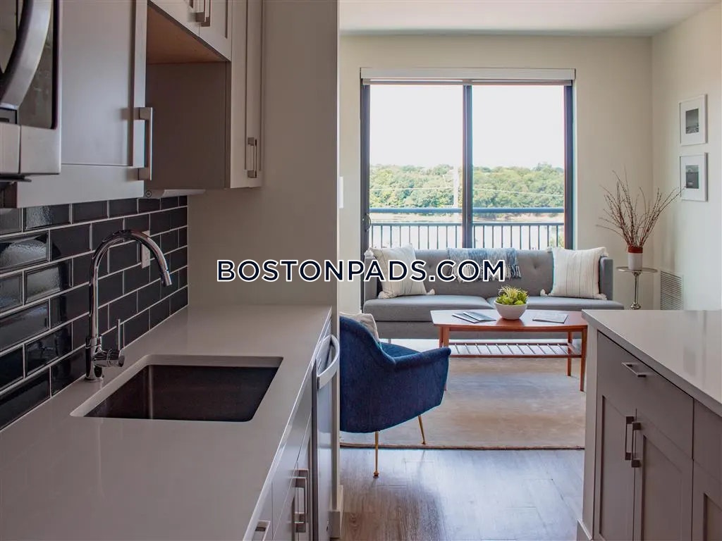 Holmes Beverly Photo 20