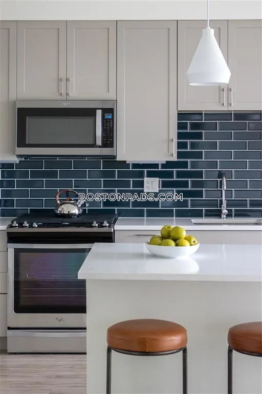 Holmes Beverly Photo 22