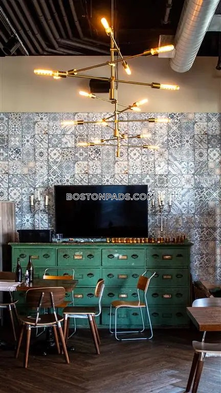 Holmes Beverly Photo 11