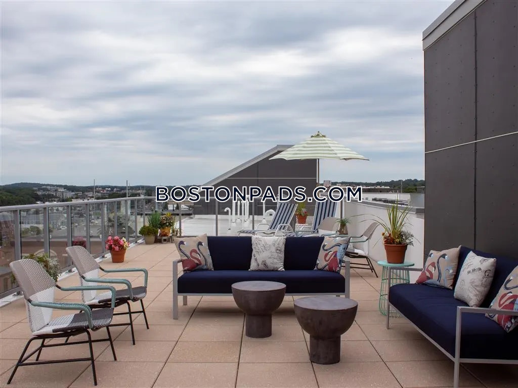 Holmes Beverly Photo 42