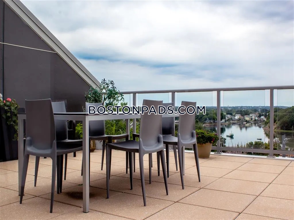 Holmes Beverly Photo 41