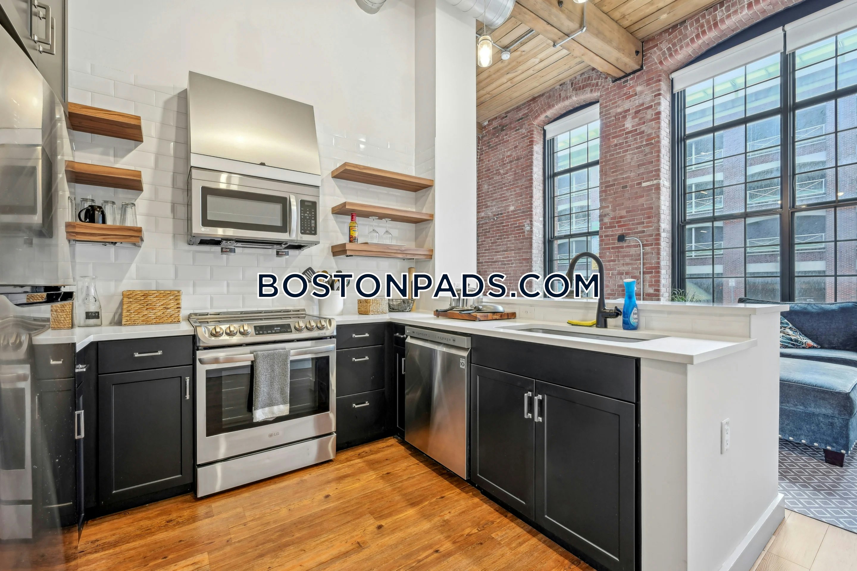 Riverwalk Apartments Photo 9