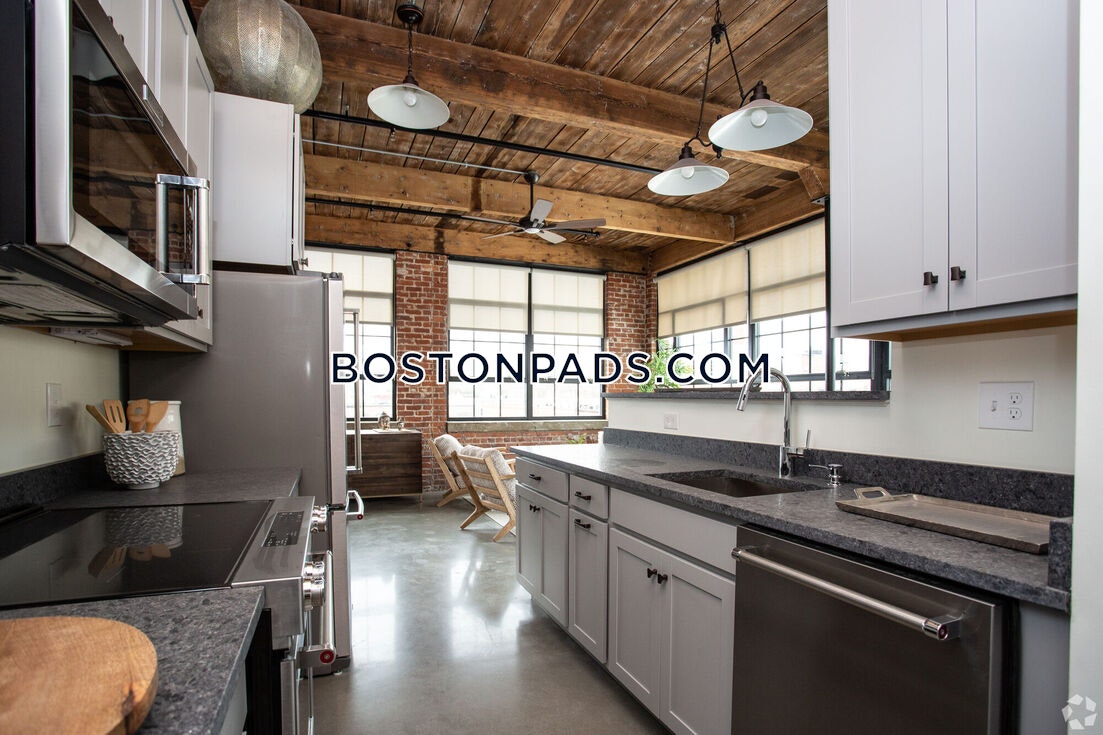 Ellis Factory Lofts Photo 6