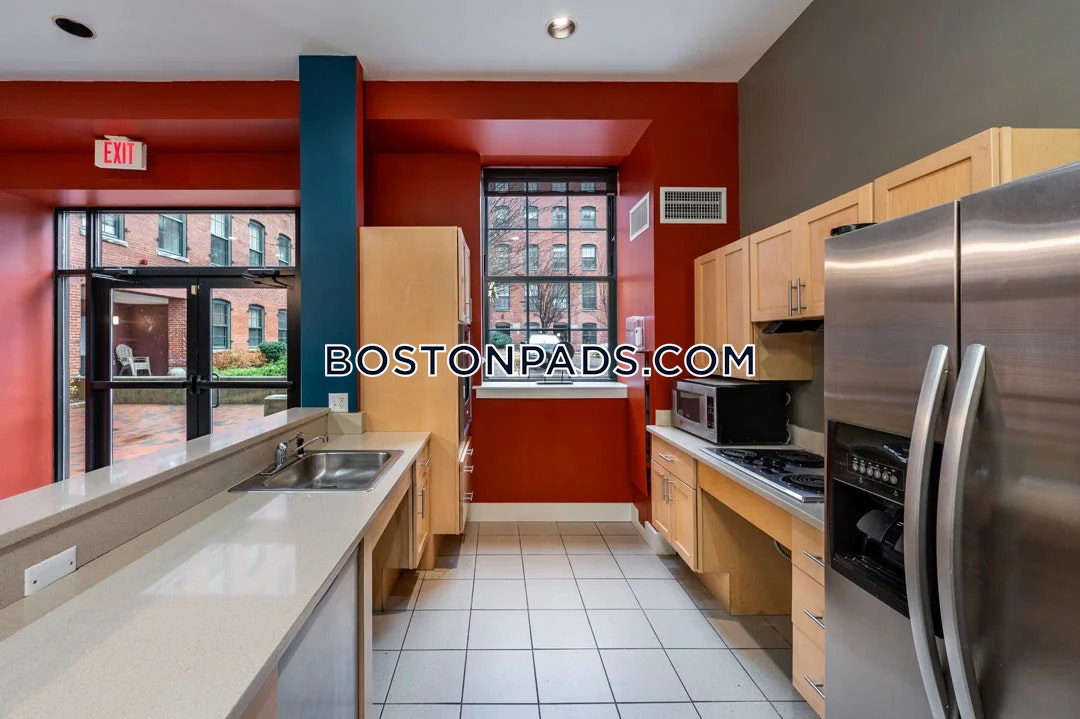 The Cordovan at Haverhill Station Photo 10