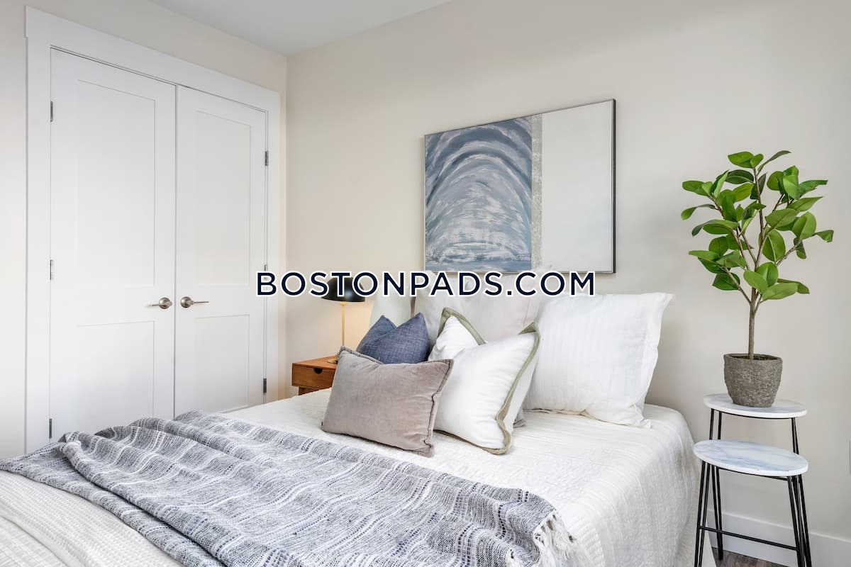 Residence at 850 Photo 2