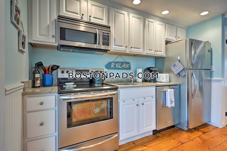 Mashpee Village Photo 15