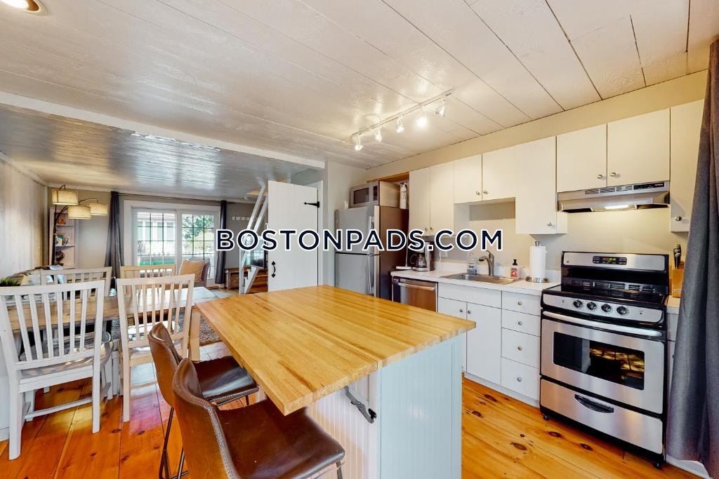 Mashpee Village Photo 12