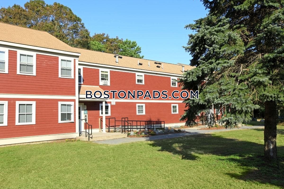 Mashpee Village Photo 19