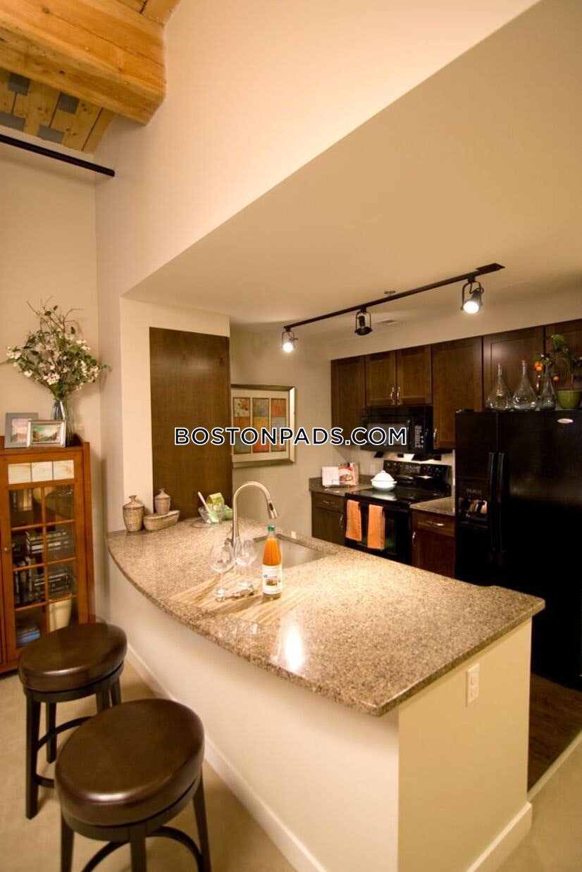 Curtain Lofts Photo 15