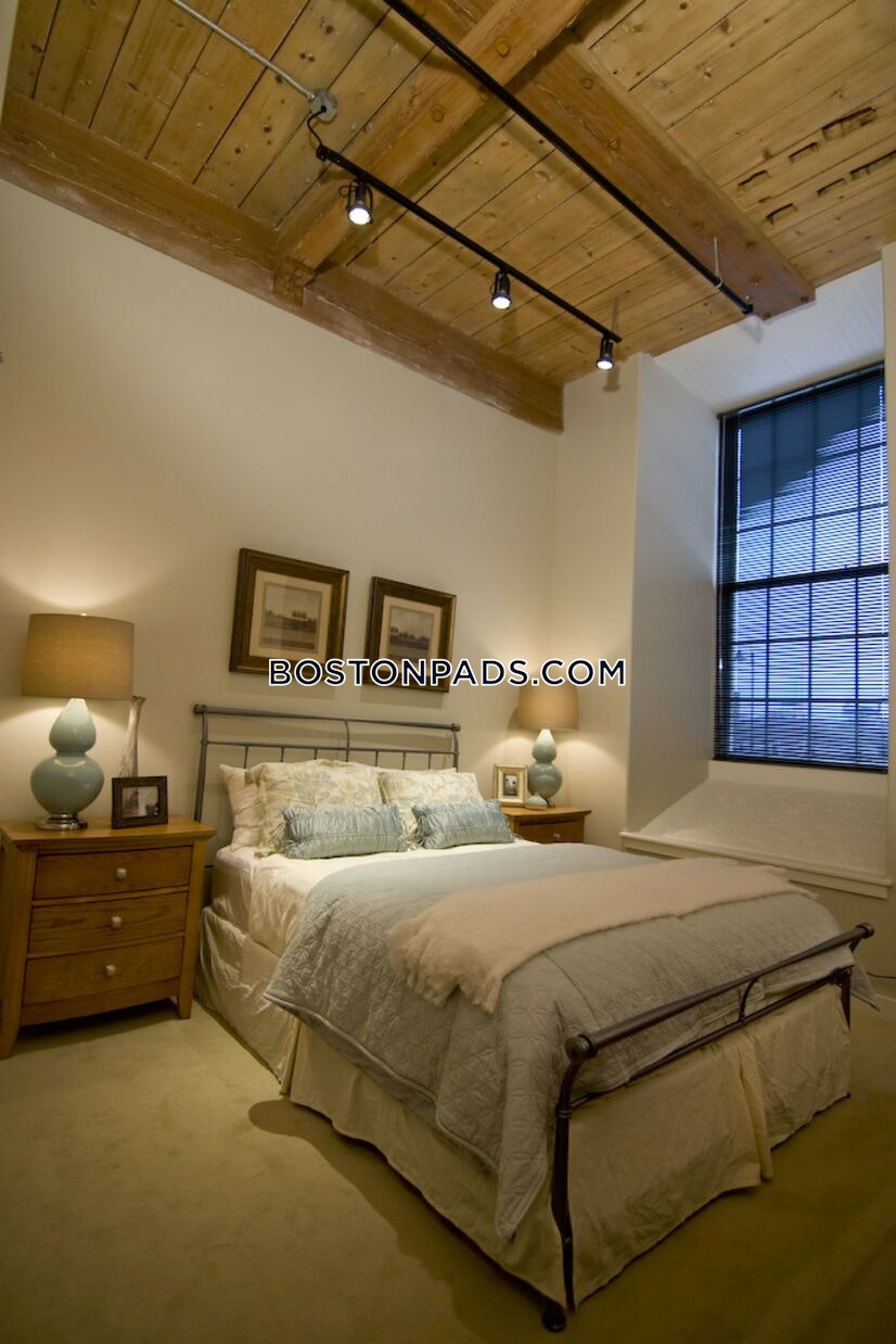 Curtain Lofts Photo 4