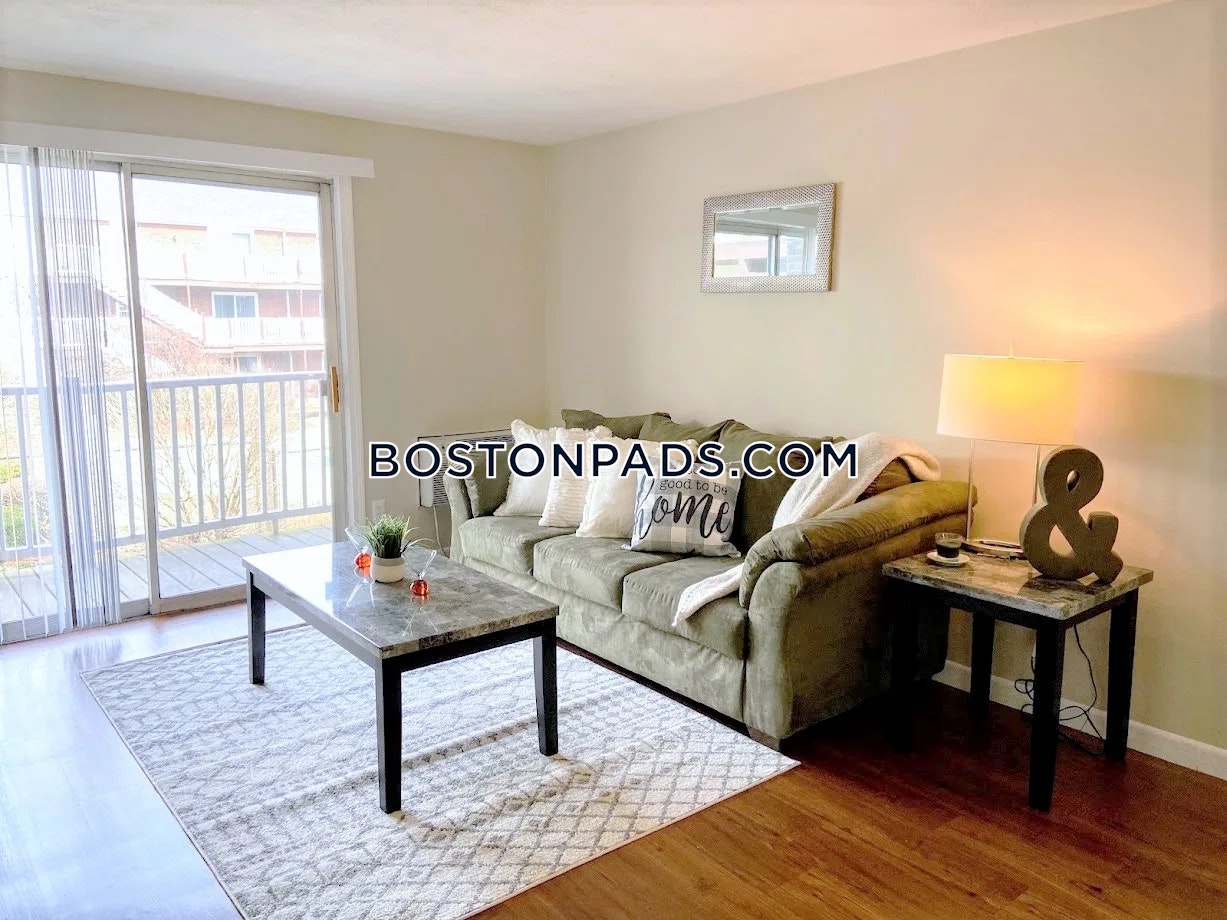 Coach House Photo 15