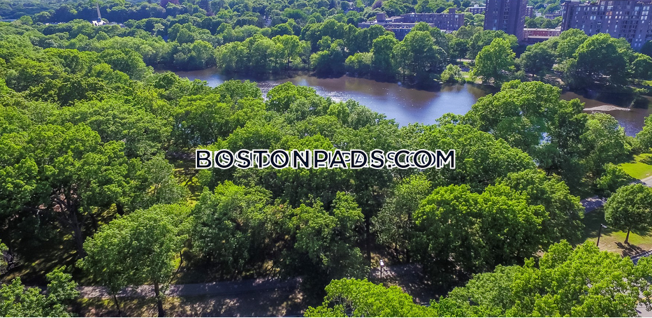 101 South Huntington Ave. Photo 25