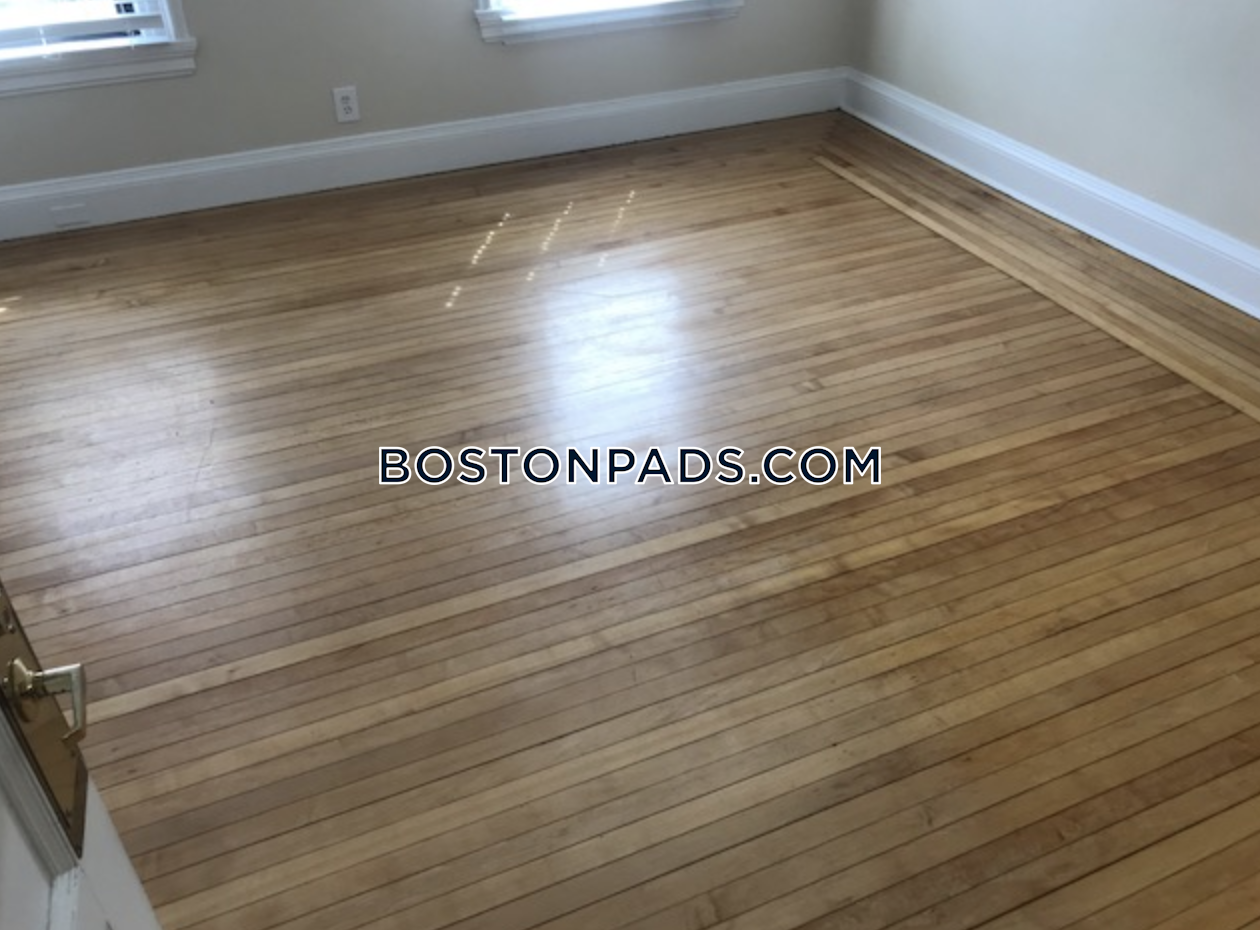 Princeton on Beacon St. Photo 40