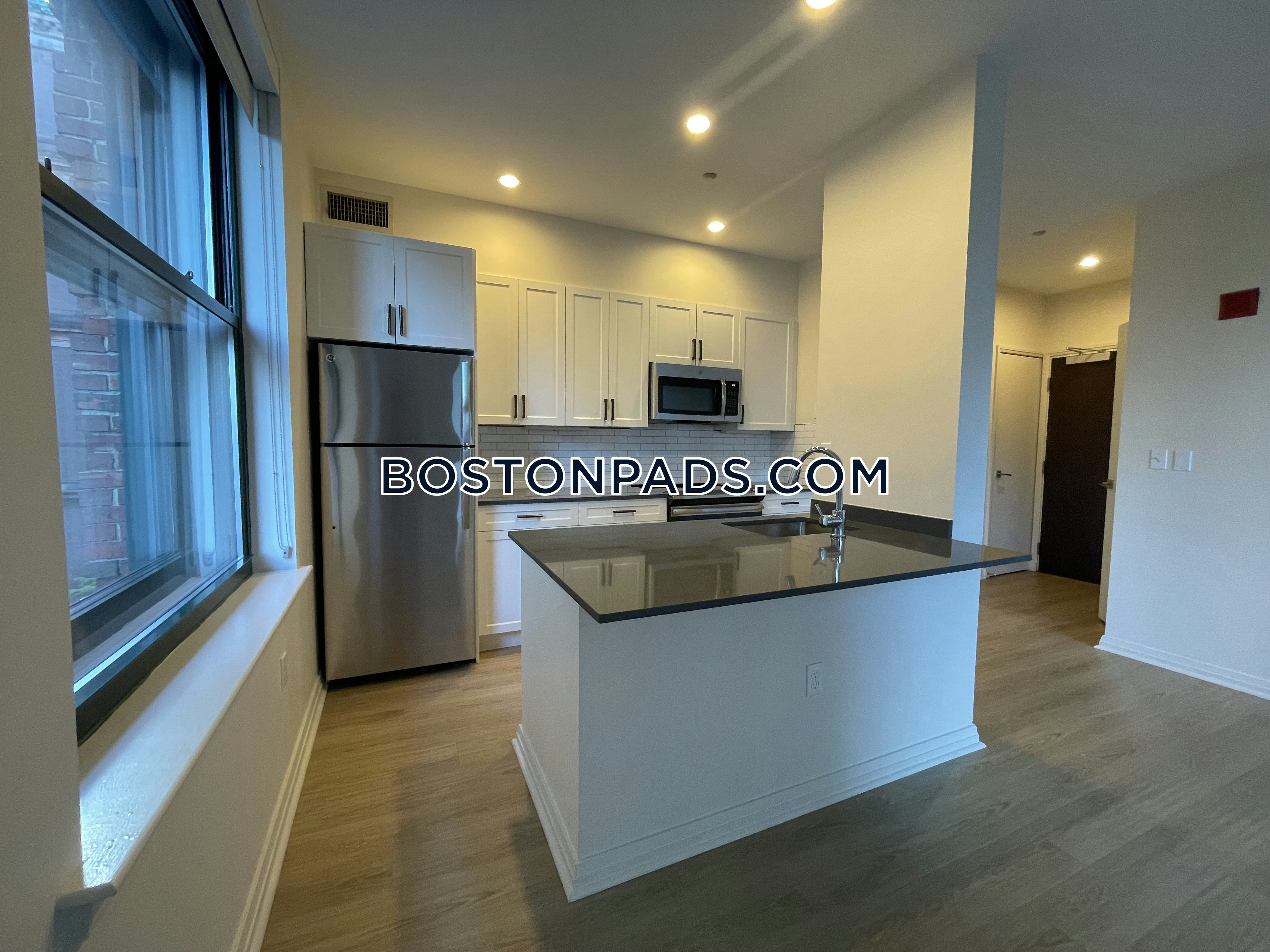 One India Street Photo 17