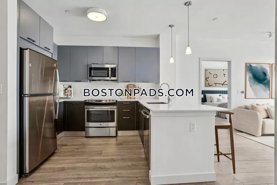 West of Chestnut Photo 14