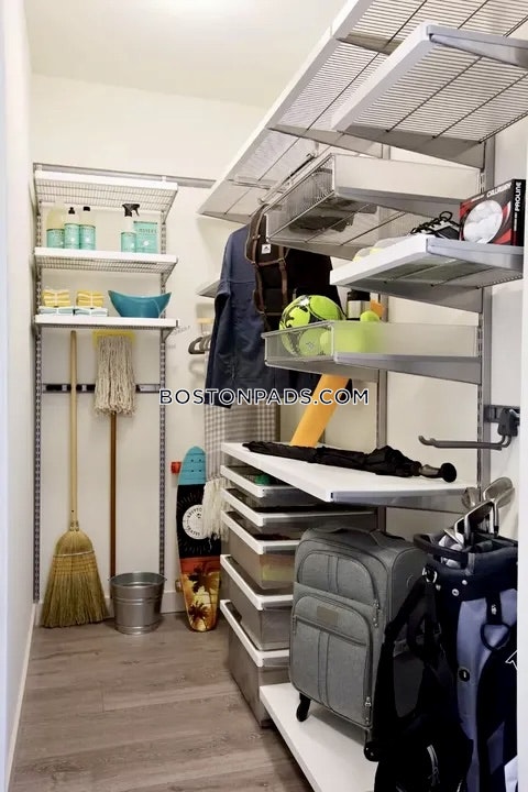 West of Chestnut Photo 15