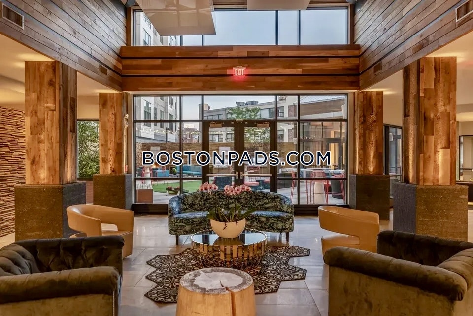 West of Chestnut Photo 19