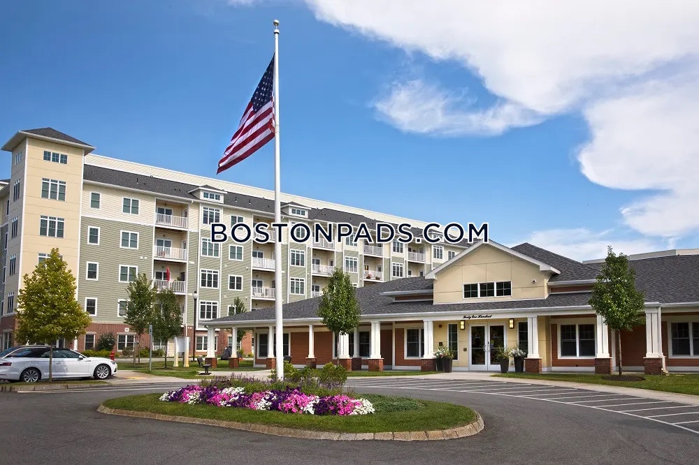 Axis at Lakeshore Photo 4