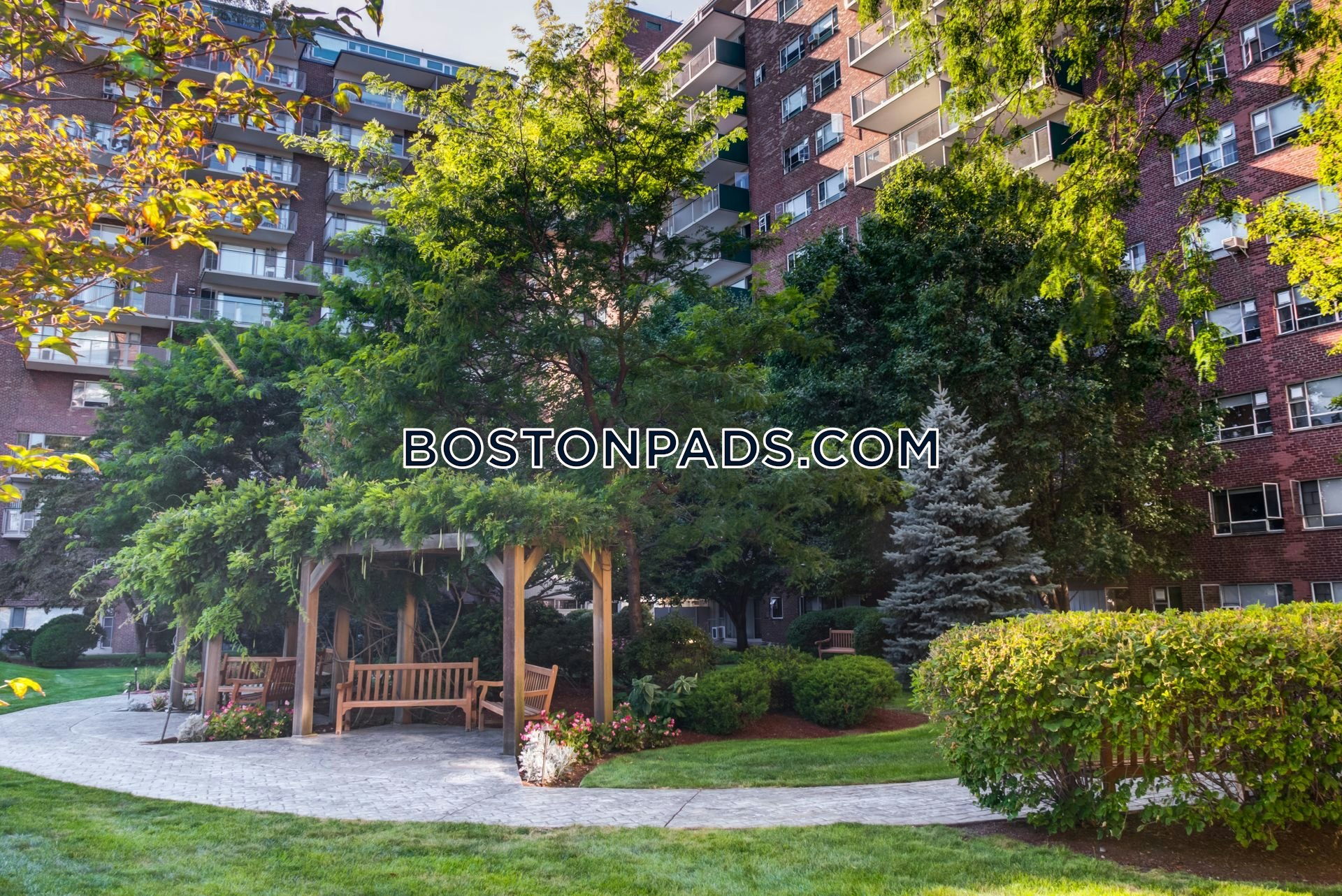 100 Memorial Drive Photo 27