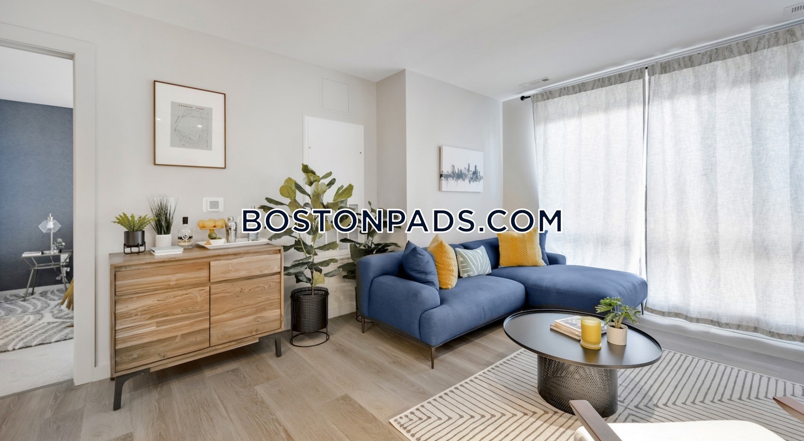 1550 On the Charles Photo 11