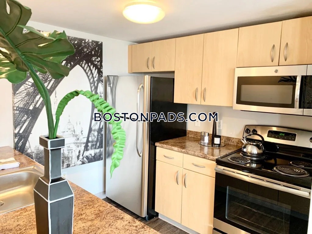 160 Pleasant Street Photo 20